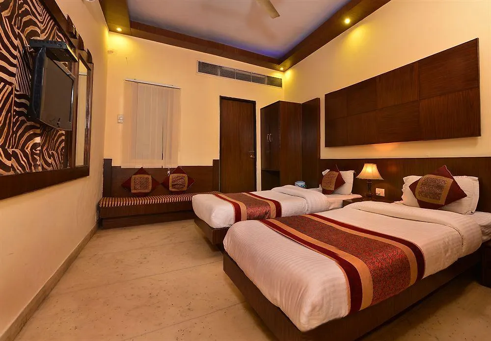 Hotel The Gold Regency - 02 Mins From New Delhi Railway Station 3*,